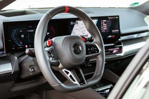 910마력 왜건 등장…M5 투어링, 만하르트 손 거치자 괴물됐다 910마력 왜건 등장…M5 투어링, 만하르트 손 거치자 괴물됐다