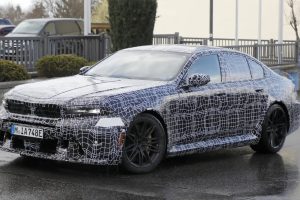 BMW M5 페이스리프트, 세단·투어링 동시 포착…2027년 하반기 공개 예정 BMW M5 페이스리프트, 세단·투어링 동시 포착…2027년 하반기 공개 예정