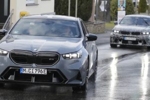 BMW M5 페이스리프트, 세단·투어링 동시 포착…2027년 하반기 공개 예정 BMW M5 페이스리프트, 세단·투어링 동시 포착…2027년 하반기 공개 예정