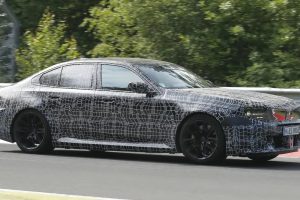 BMW M5 페이스리프트, 세단·투어링 동시 포착…2027년 하반기 공개 예정 BMW M5 페이스리프트, 세단·투어링 동시 포착…2027년 하반기 공개 예정