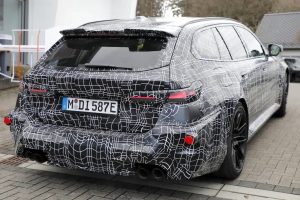BMW M5 페이스리프트, 세단·투어링 동시 포착…2027년 하반기 공개 예정 BMW M5 페이스리프트, 세단·투어링 동시 포착…2027년 하반기 공개 예정