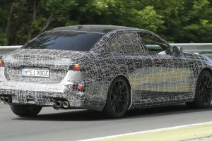 BMW M5 페이스리프트, 세단·투어링 동시 포착…2027년 하반기 공개 예정 BMW M5 페이스리프트, 세단·투어링 동시 포착…2027년 하반기 공개 예정