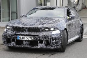 BMW M5 페이스리프트, 세단·투어링 동시 포착…2027년 하반기 공개 예정 BMW M5 페이스리프트, 세단·투어링 동시 포착…2027년 하반기 공개 예정