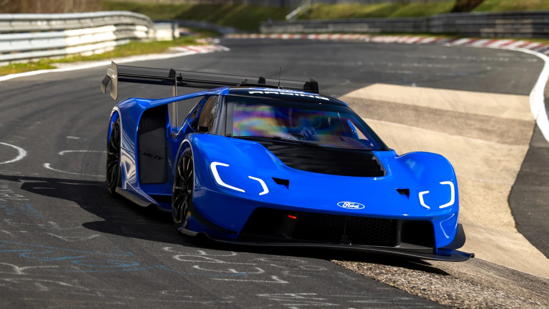 전동화 없이 6분15초… 포드 GT MkIV, 뉘르부르크링 ‘순수 내연기관’ 최속 갈아치웠다