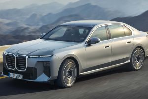 BMW 7시리즈, 기술 대수술 단행... 700km 전기주행·V8 복귀
