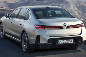 BMW 7시리즈, 기술 대수술 단행... 700km 전기주행·V8 복귀
