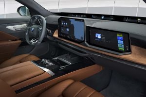 BMW 7시리즈, 기술 대수술 단행... 700km 전기주행·V8 복귀