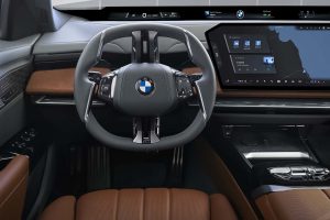BMW 7시리즈, 기술 대수술 단행... 700km 전기주행·V8 복귀