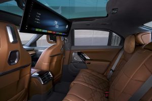 BMW 7시리즈, 기술 대수술 단행... 700km 전기주행·V8 복귀