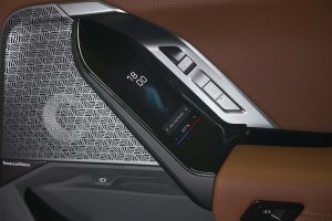 BMW 7시리즈, 기술 대수술 단행... 700km 전기주행·V8 복귀