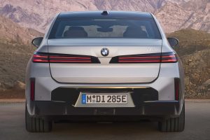 BMW 7시리즈, 기술 대수술 단행... 700km 전기주행·V8 복귀