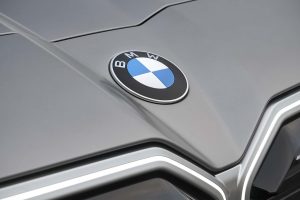 BMW 7시리즈, 기술 대수술 단행... 700km 전기주행·V8 복귀