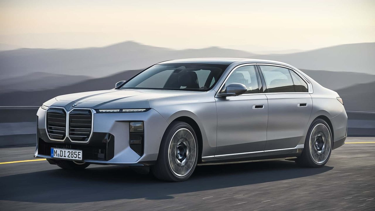 BMW 7시리즈, 기술 대수술 단행... 700km 전기주행·V8 복귀