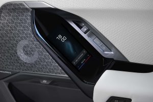 BMW 7시리즈, 기술 대수술 단행... 700km 전기주행·V8 복귀