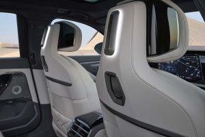 BMW 7시리즈, 기술 대수술 단행... 700km 전기주행·V8 복귀