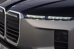 BMW 7시리즈, 기술 대수술 단행... 700km 전기주행·V8 복귀