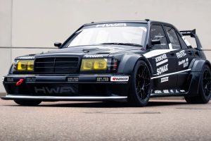 전설의 190E 부활…뉘르부르크링 24시 도전하는 ‘괴물 세단’ 전설의 190E 부활…뉘르부르크링 24시 도전하는 ‘괴물 세단’