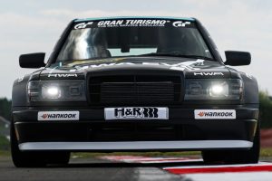 전설의 190E 부활…뉘르부르크링 24시 도전하는 ‘괴물 세단’ 전설의 190E 부활…뉘르부르크링 24시 도전하는 ‘괴물 세단’