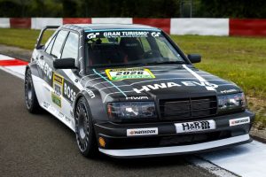 전설의 190E 부활…뉘르부르크링 24시 도전하는 ‘괴물 세단’ 전설의 190E 부활…뉘르부르크링 24시 도전하는 ‘괴물 세단’